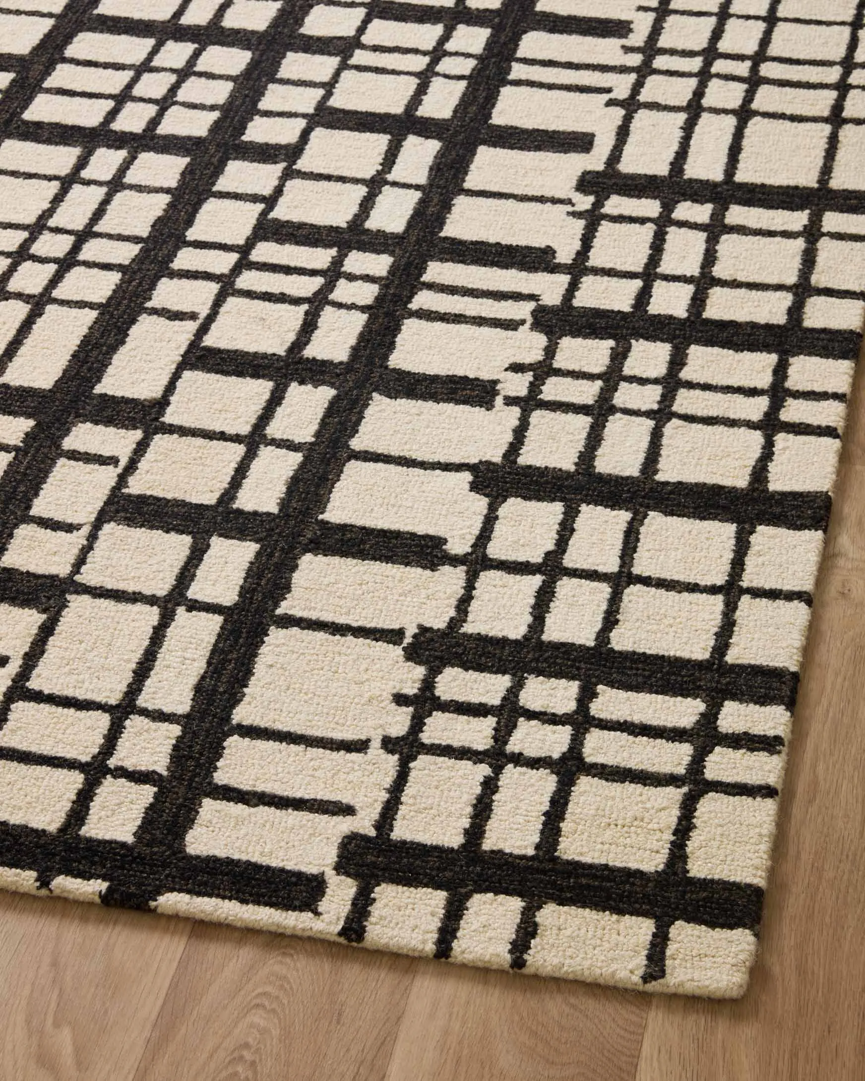 Chris Loves Julia x Loloi Polly Collection - Contemporary Hand Tufted Rug in Black & Ivory (POL-02)