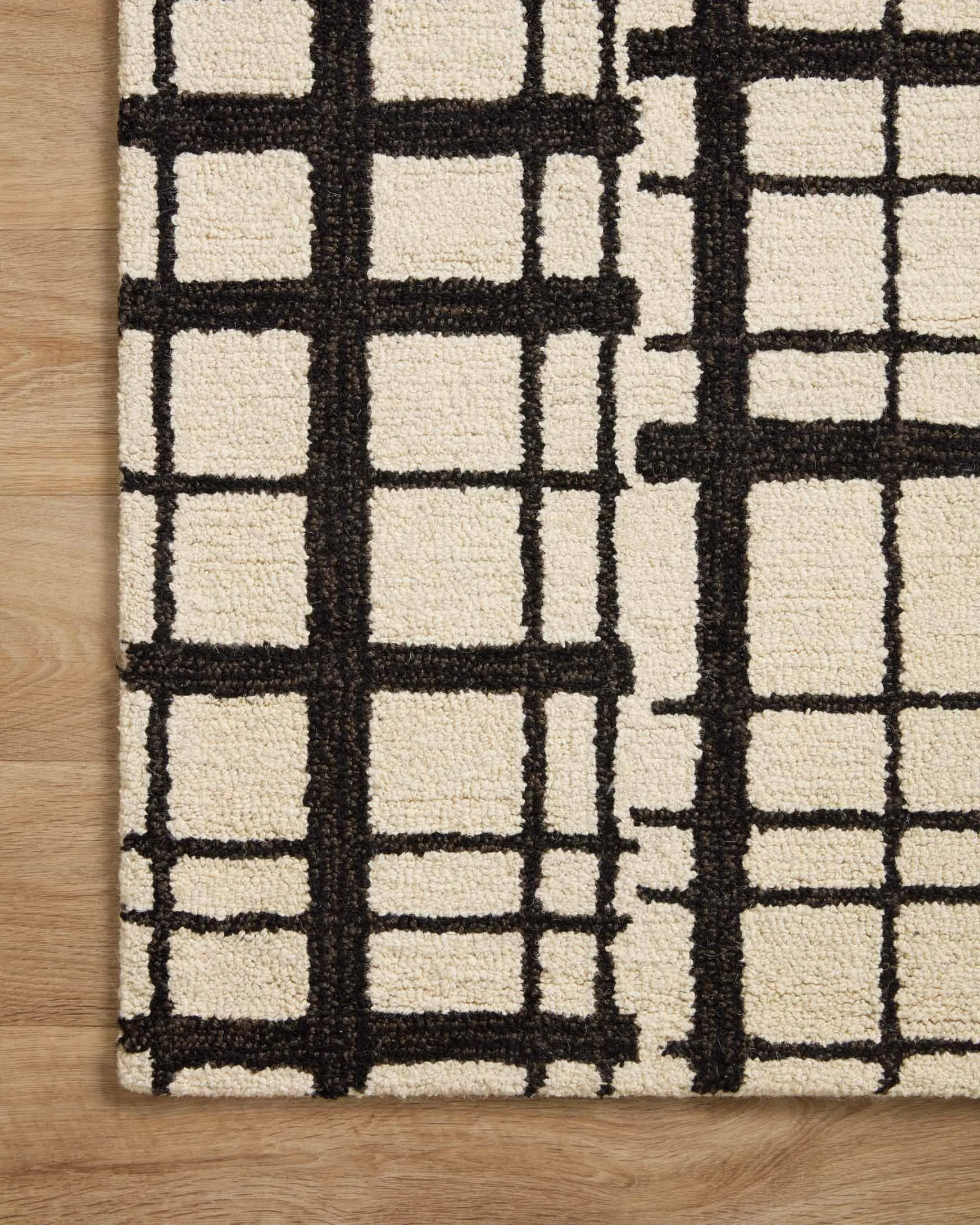 Chris Loves Julia x Loloi Polly Collection - Contemporary Hand Tufted Rug in Black & Ivory (POL-02)