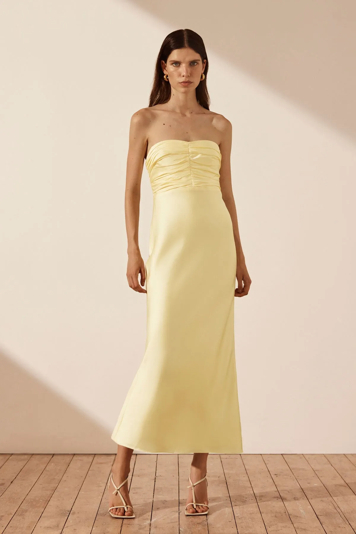 LUXE STRAPLESS RUCHED BODICE MIDI DRESS - LEMON