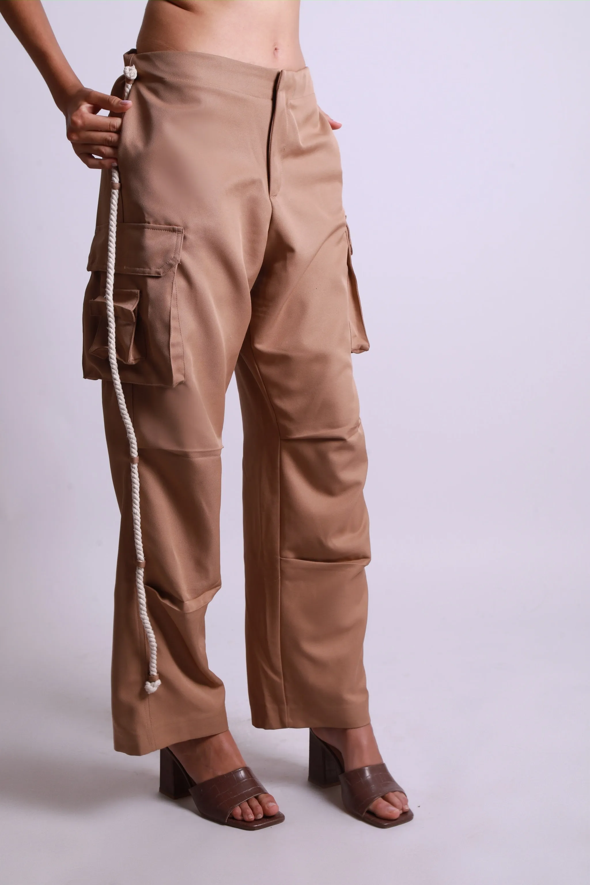 MAISON BEIGE PANTALON CARGO "BEIGE"