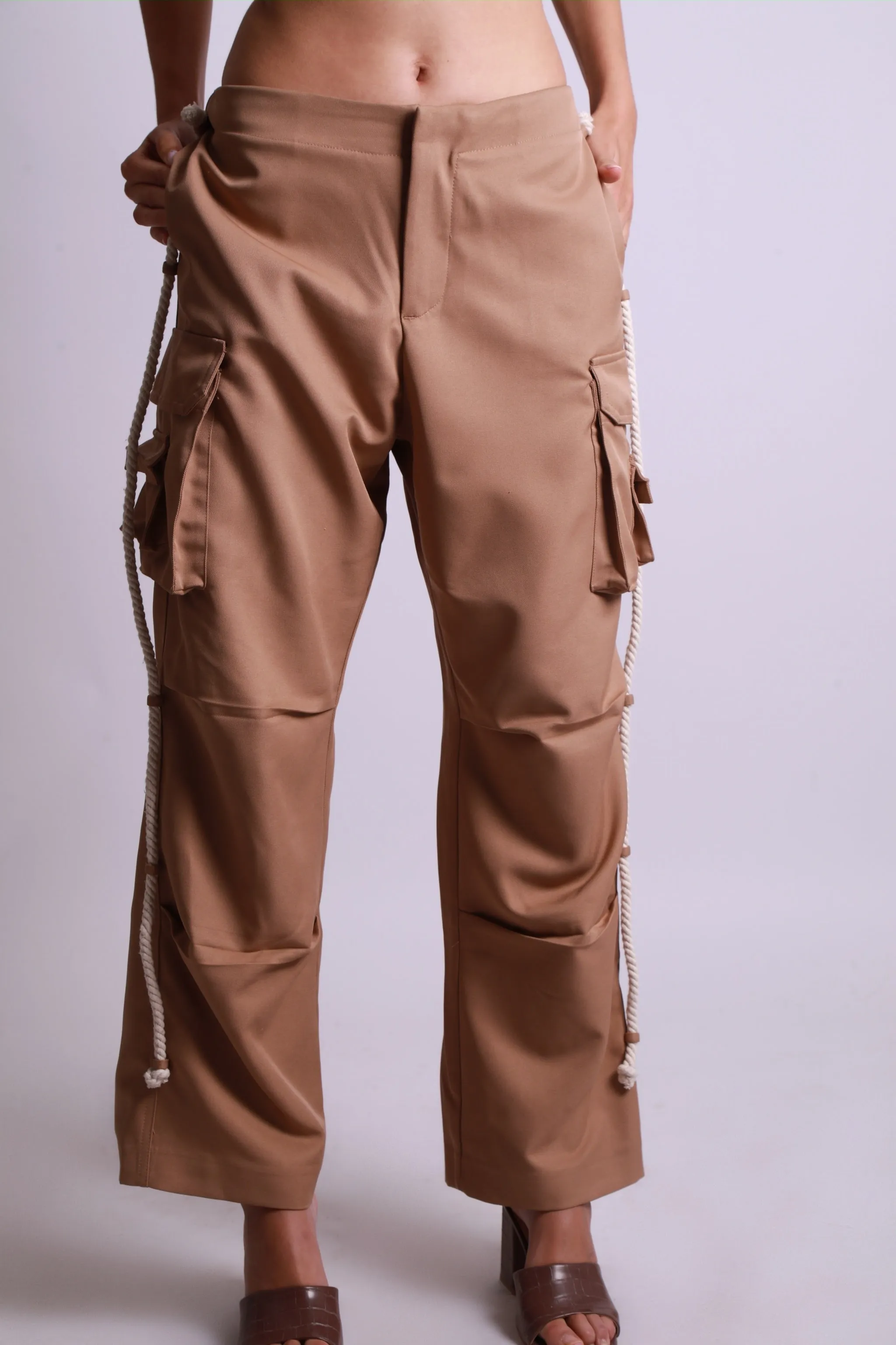 MAISON BEIGE PANTALON CARGO "BEIGE"