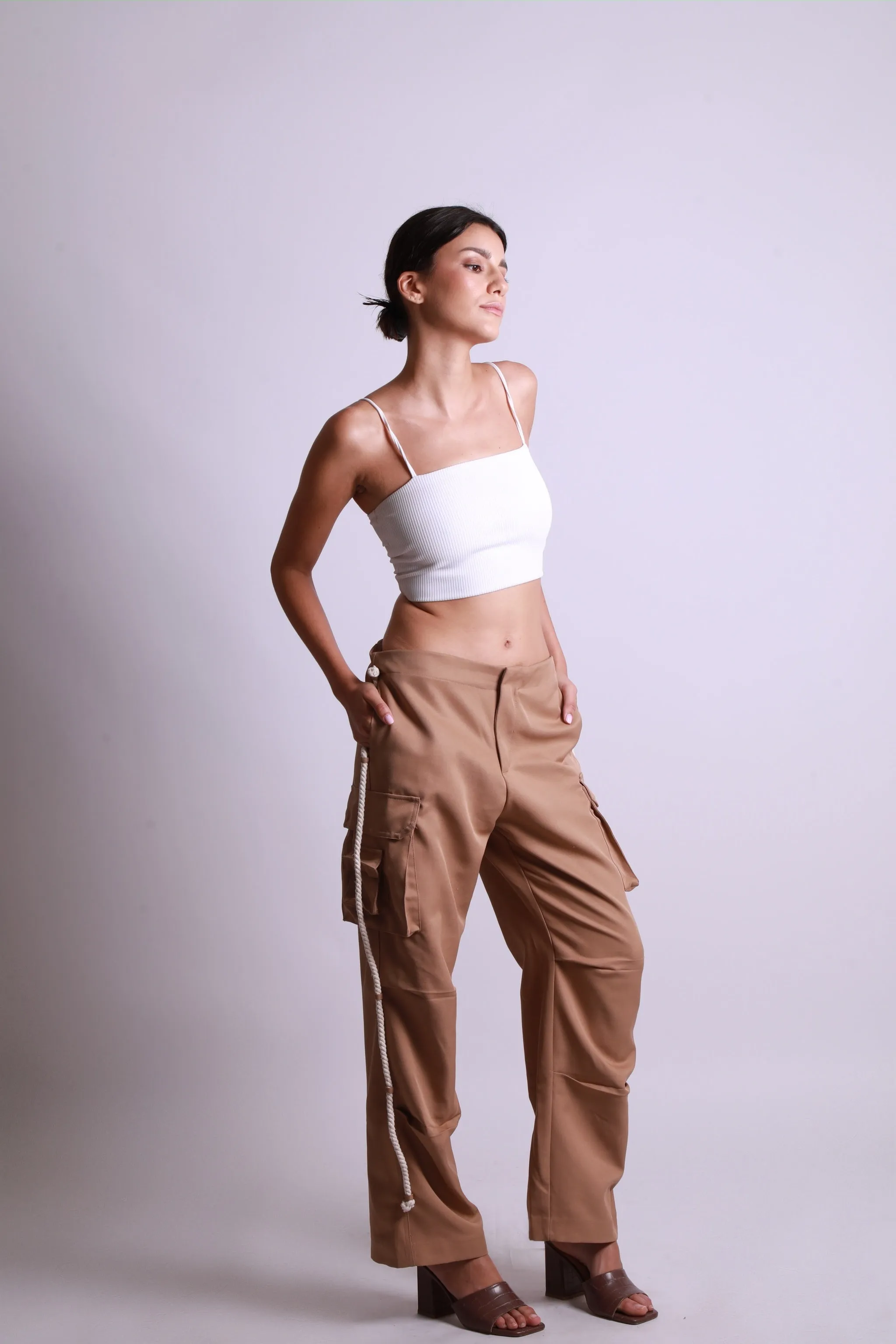 MAISON BEIGE PANTALON CARGO "BEIGE"