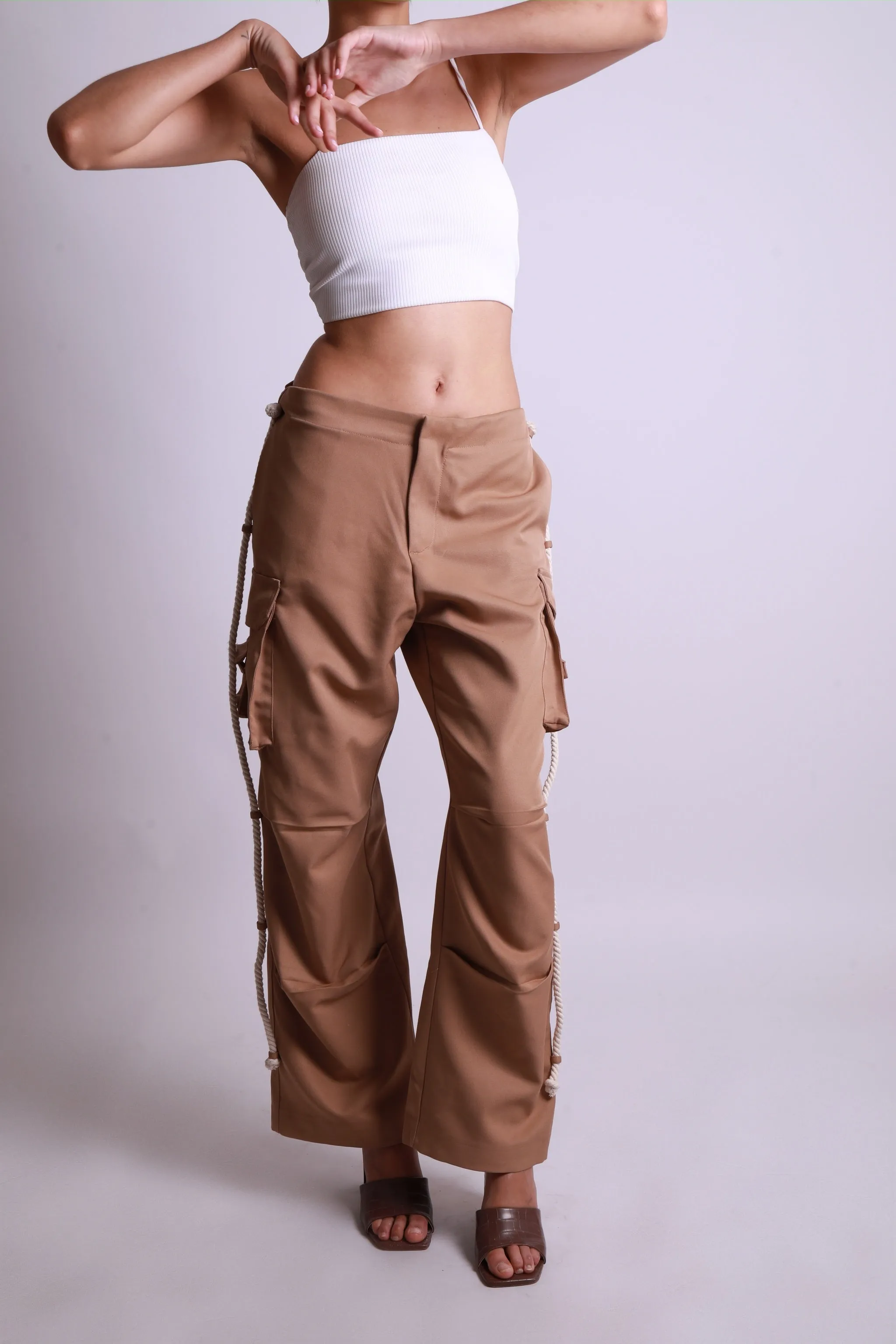 MAISON BEIGE PANTALON CARGO "BEIGE"