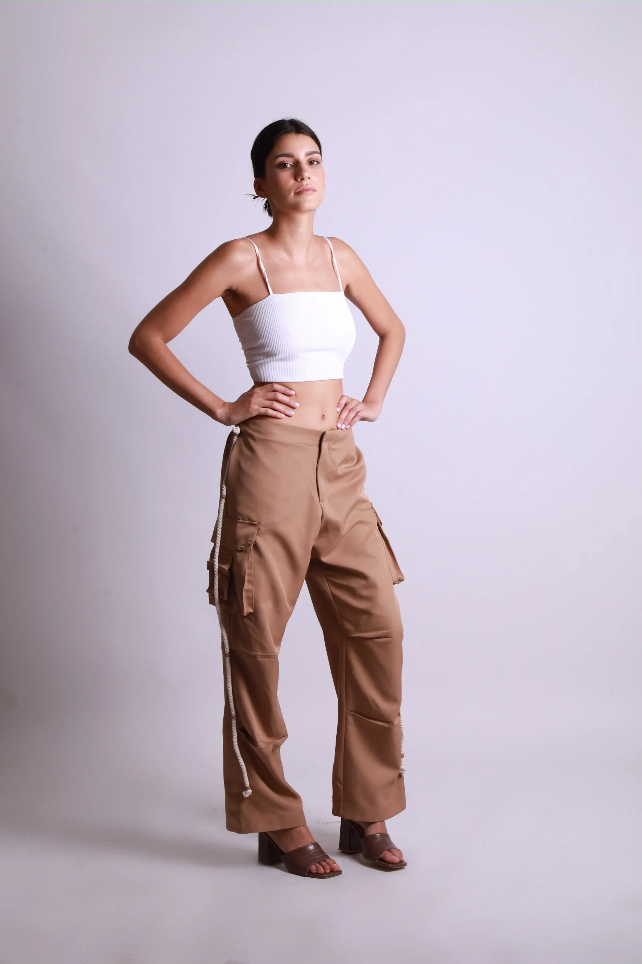 MAISON BEIGE PANTALON CARGO "BEIGE"