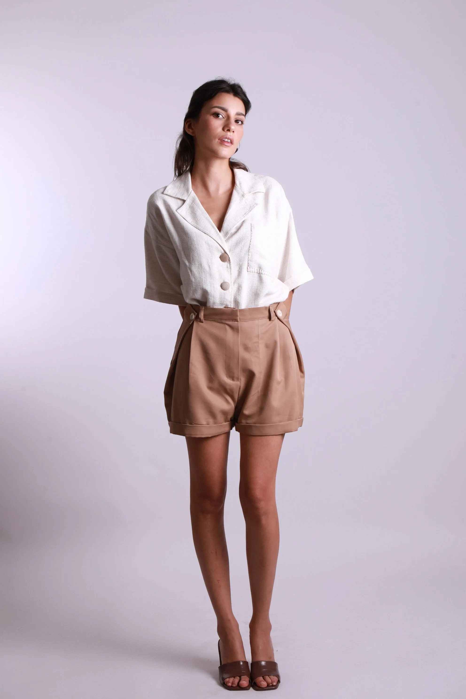 MAISON BEIGE SHORT AJUSTABLE "BEIGE"