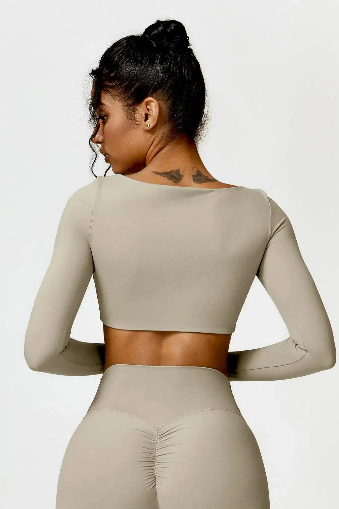 Niamh – U-neckline – Long-sleeve fitness crop top