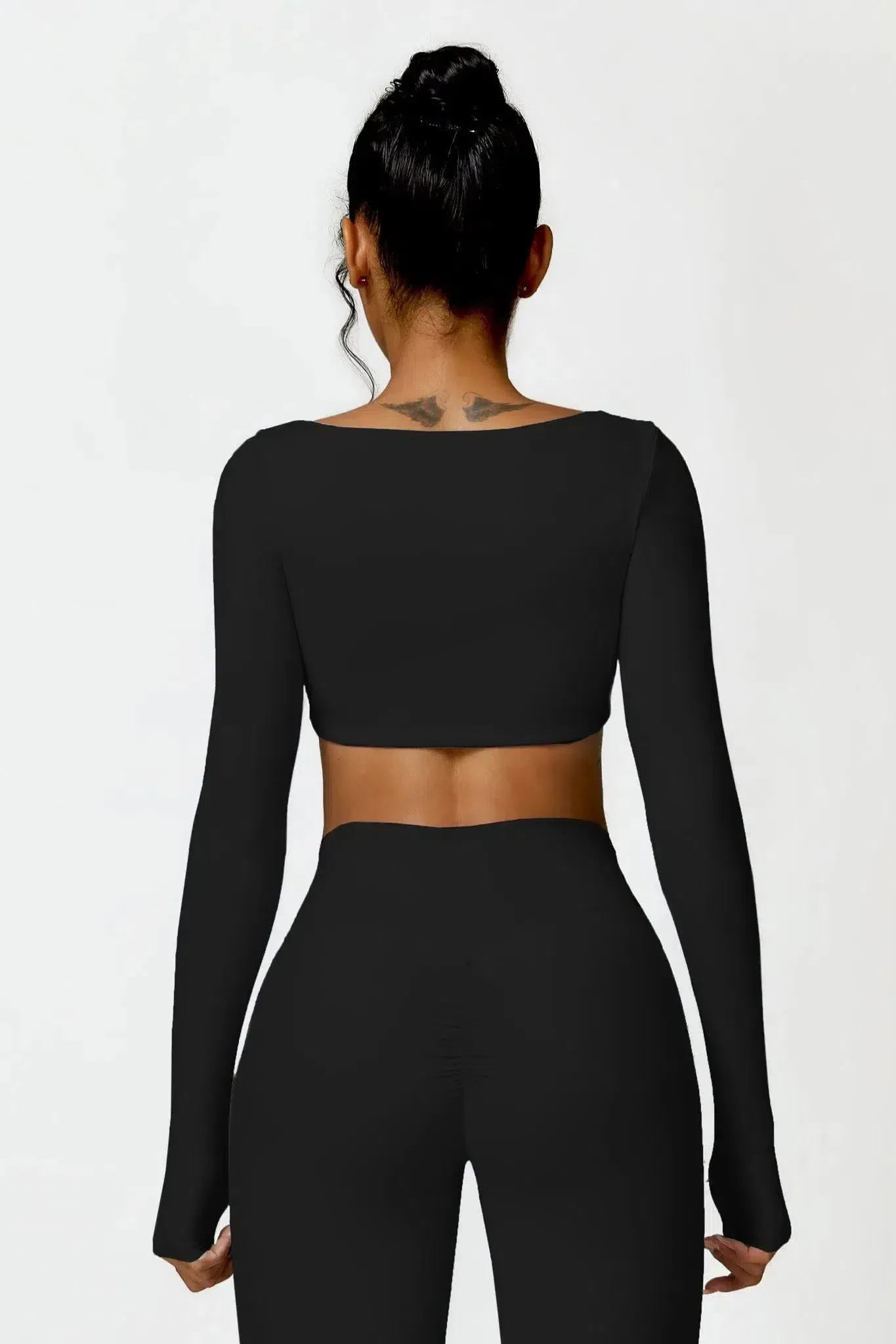 Niamh – U-neckline – Long-sleeve fitness crop top